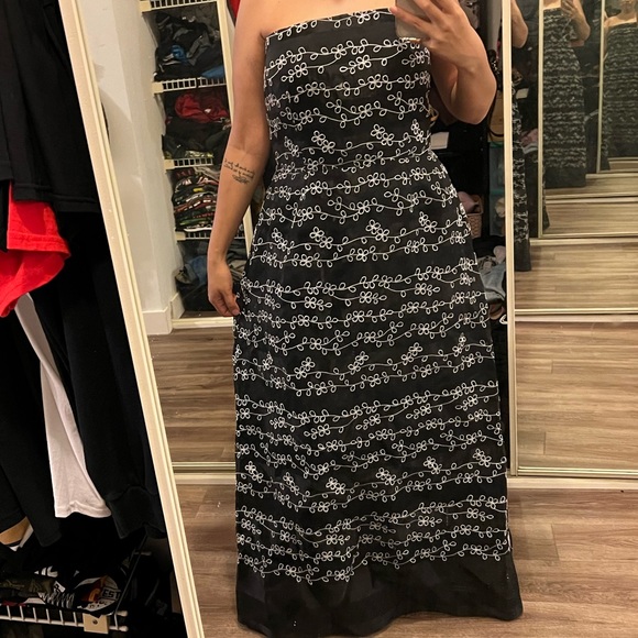 black white floral eyelet embroidered gown size 12 - Picture 3 of 11